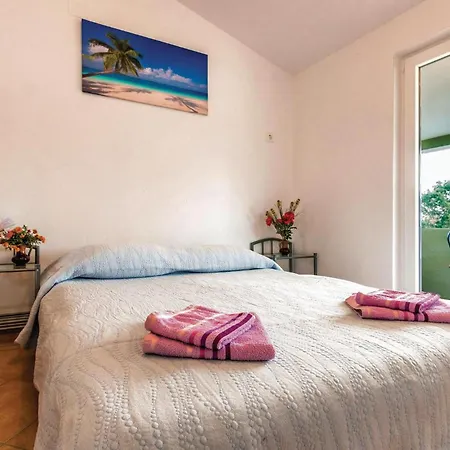 4 Bedroom Cozy In Prázdninový dům *
