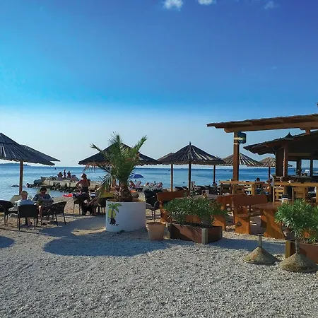 With A Fireplace 06 Peroj