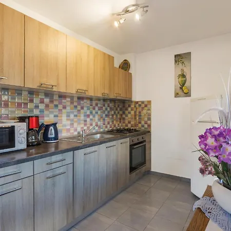 4 Bedroom Cozy In Prázdninový dům