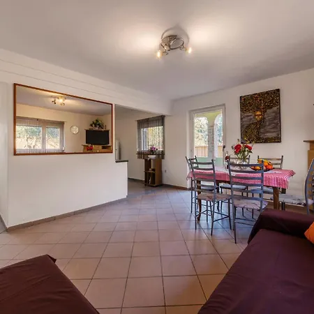 Prázdninový dům 4 Bedroom Cozy In